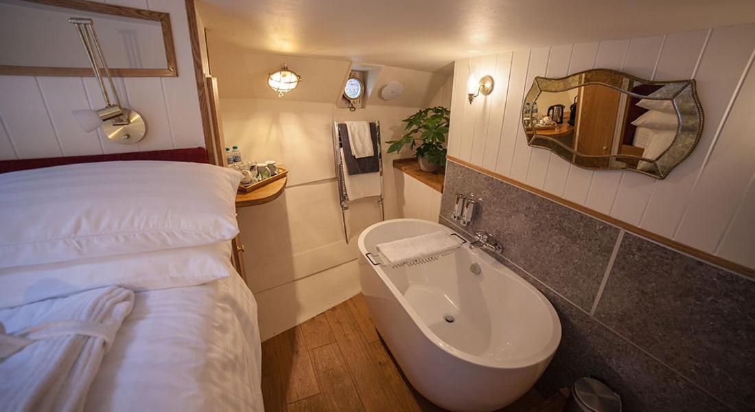 Hotel Barge Waternimf Ely Ngoại thất bức ảnh