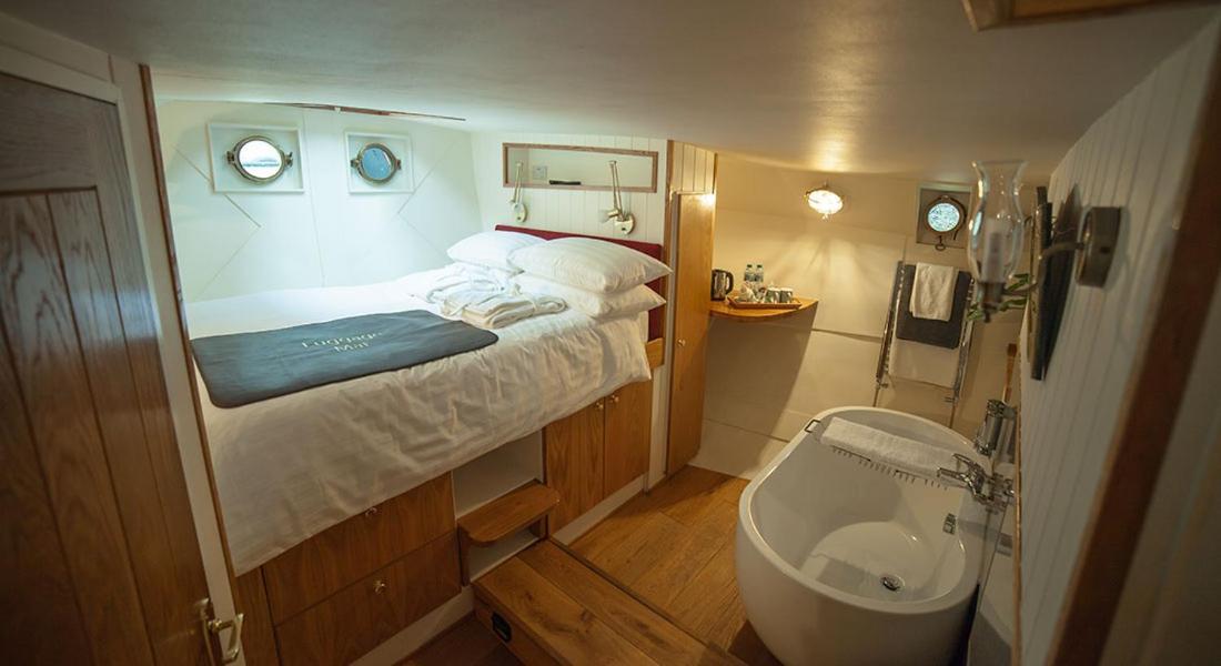 Hotel Barge Waternimf Ely Ngoại thất bức ảnh