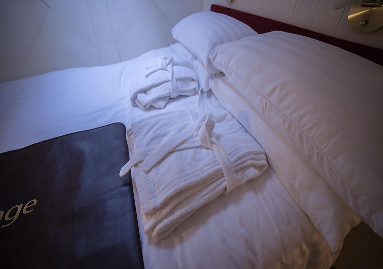 Hotel Barge Waternimf Ely Ngoại thất bức ảnh