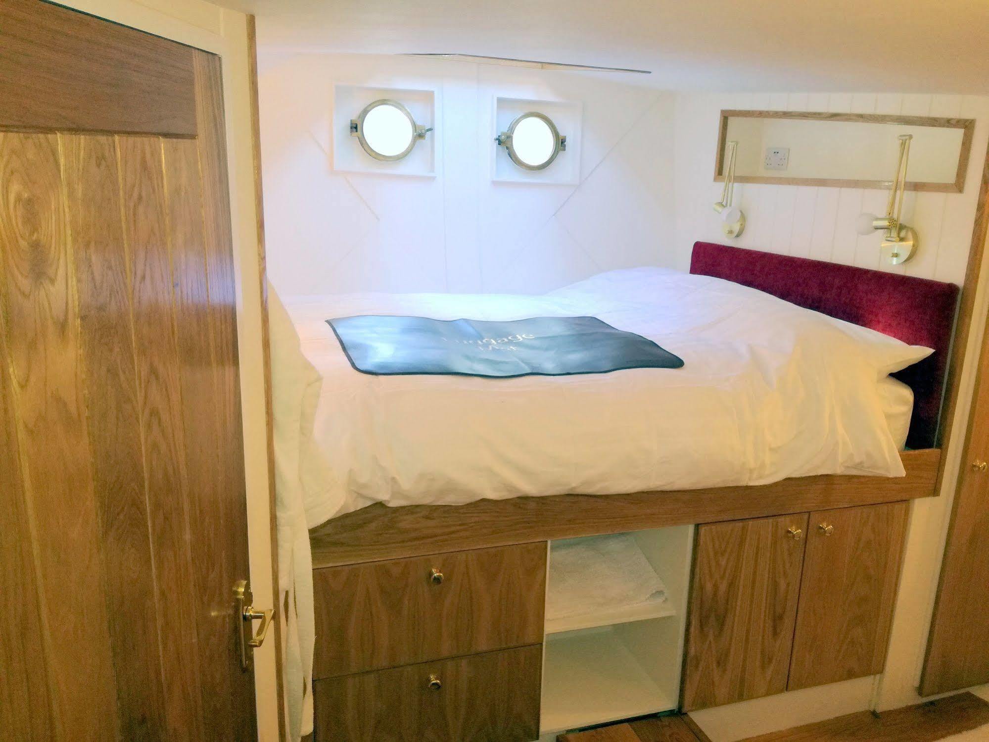 Hotel Barge Waternimf Ely Ngoại thất bức ảnh