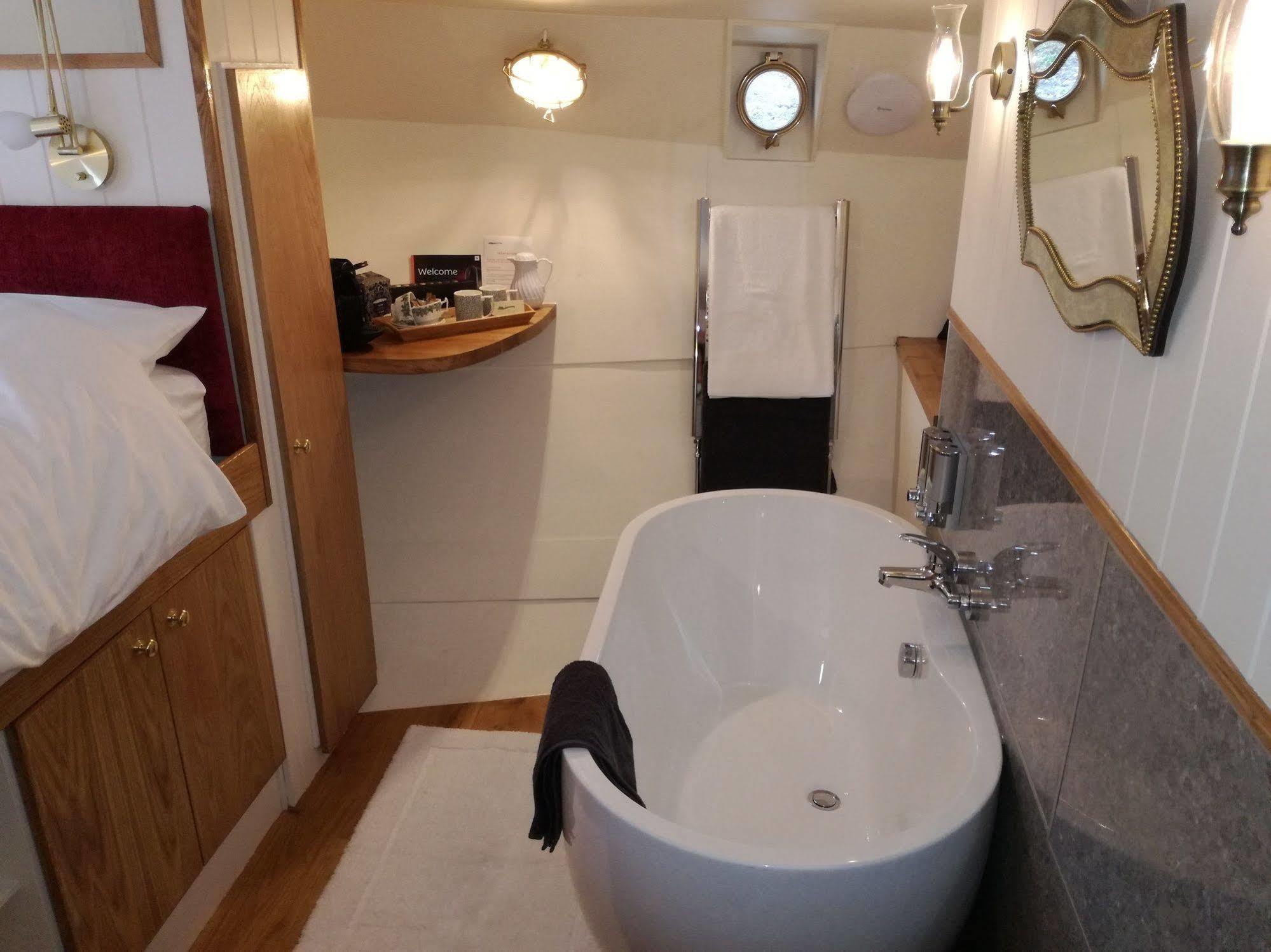 Hotel Barge Waternimf Ely Ngoại thất bức ảnh