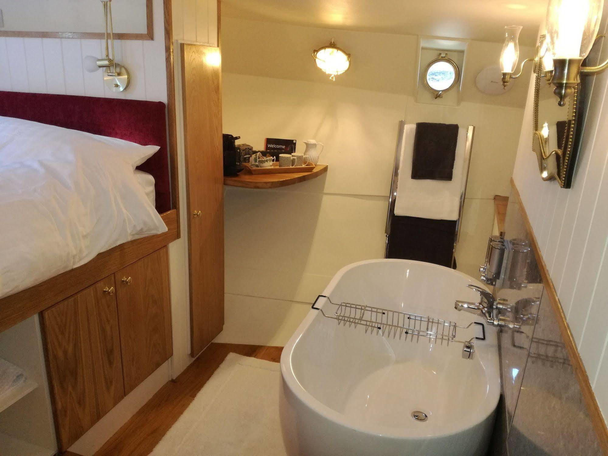 Hotel Barge Waternimf Ely Ngoại thất bức ảnh