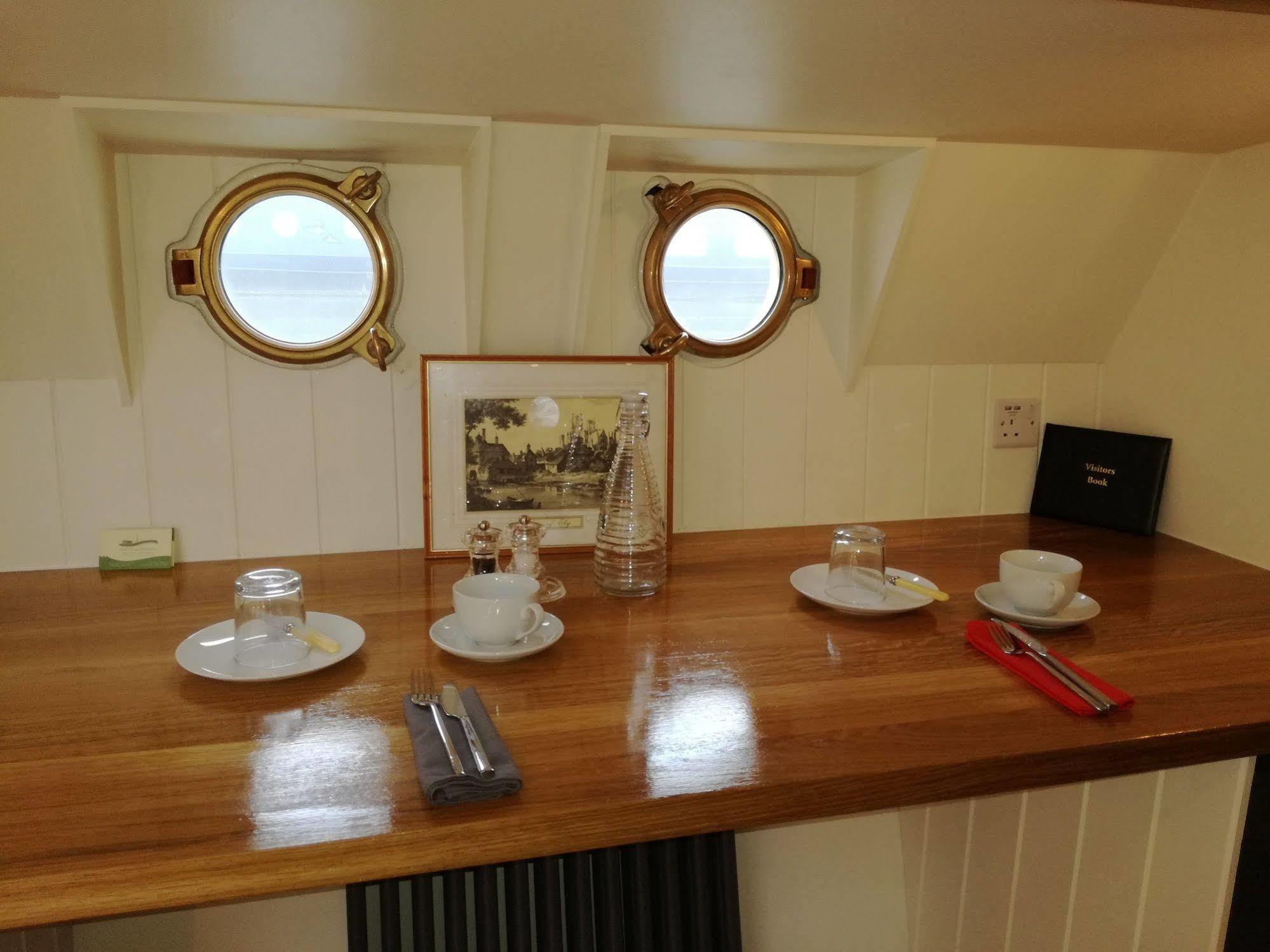 Hotel Barge Waternimf Ely Ngoại thất bức ảnh